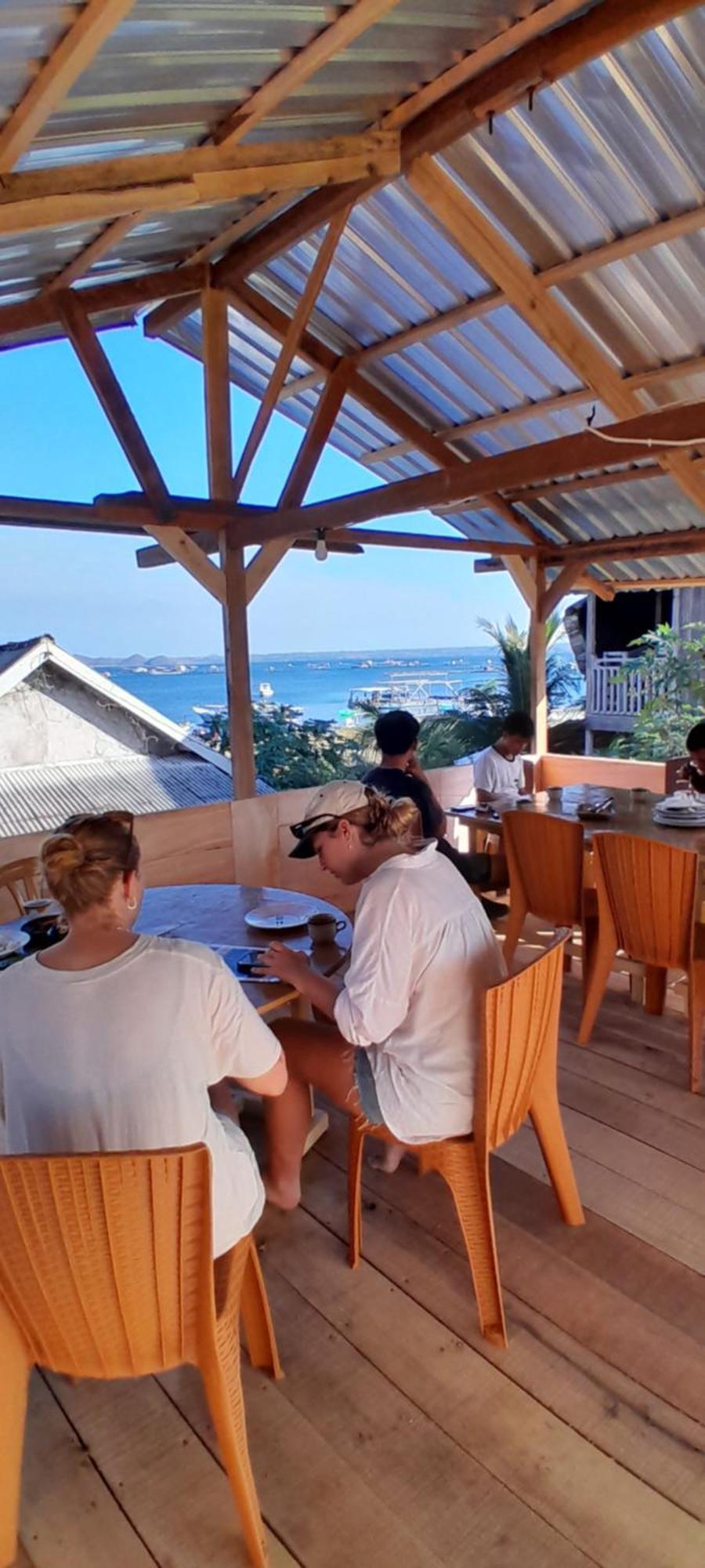 Homestay And Restaurant *